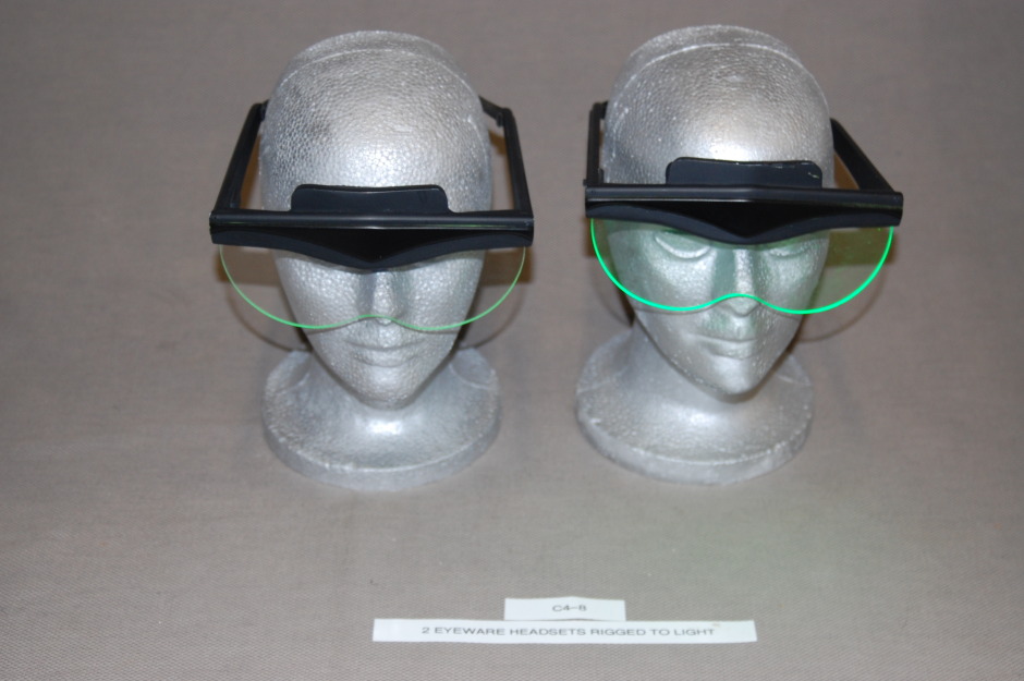 2 eyeware headsets rigged to light c4-8.jpg