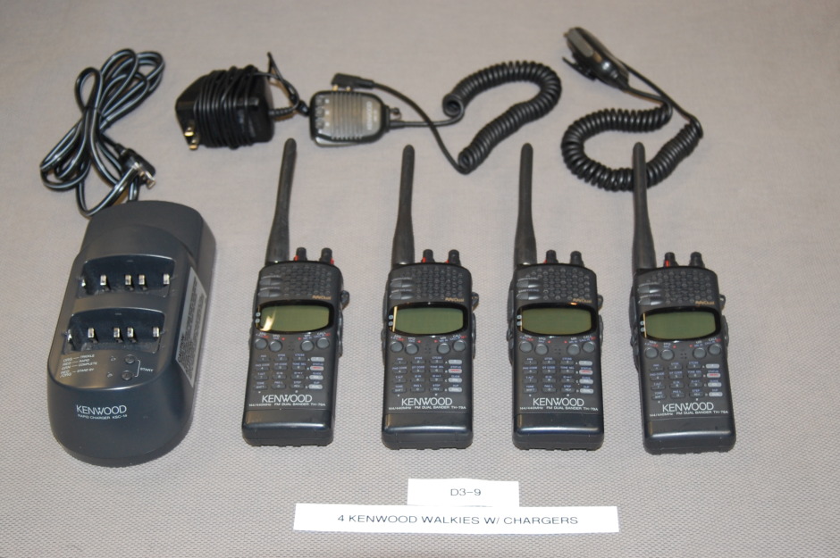 4 kenwood walkies w chargers d3-9.jpg