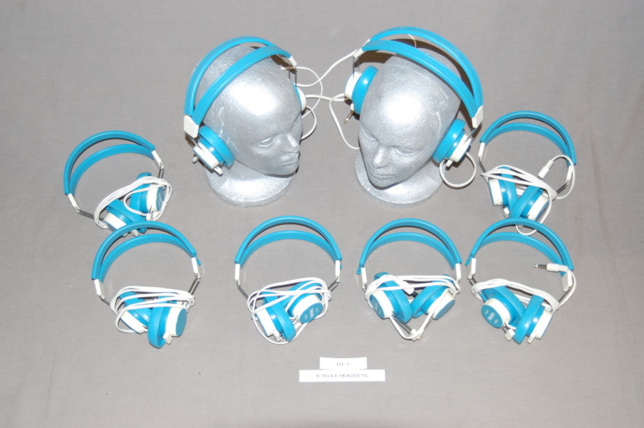 8 telex headsets d3-1.jpg