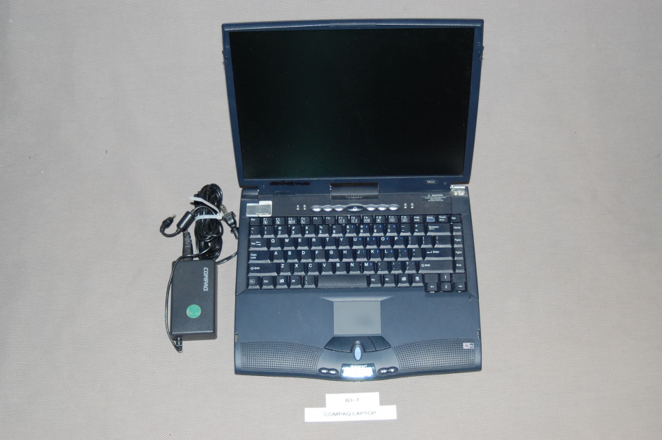 compaq laptop b3-7.jpg