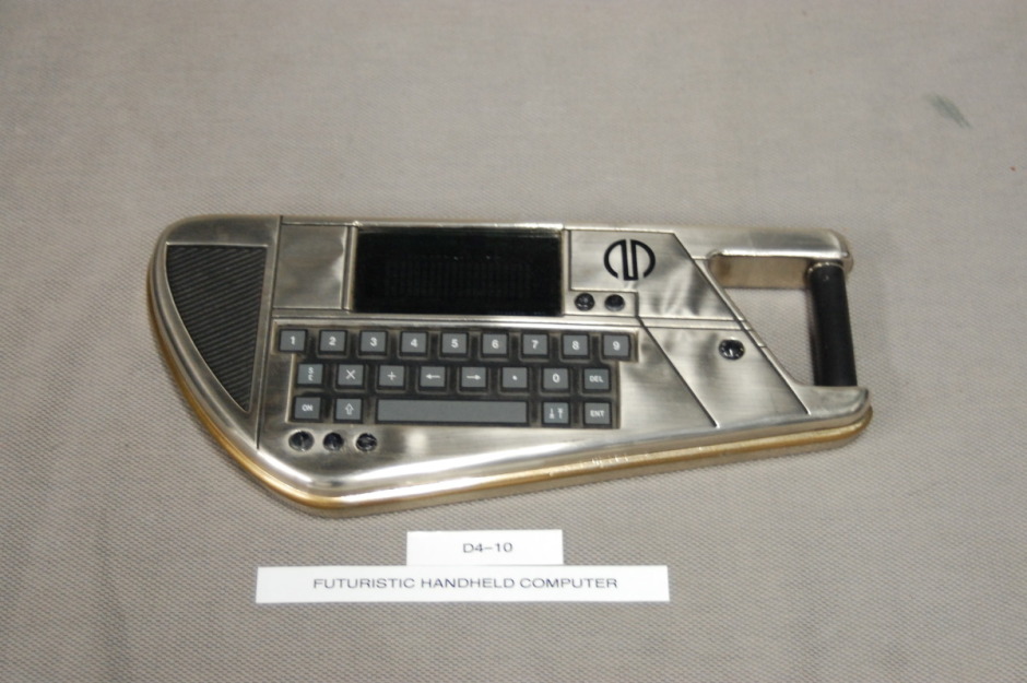 futuristic handheld computer d4-10.jpg