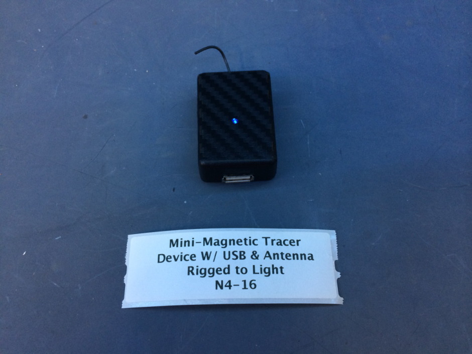 mini-magnetic tracer device w usb  antenna rigged to light n4-16.jpg