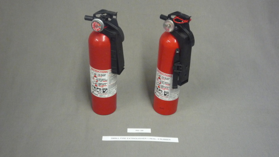 small fire extinguisher 1 real 2 rubber rs-28.jpg