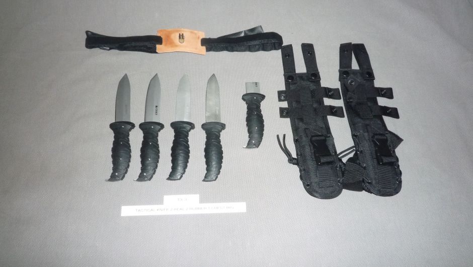 Target-props.com - Inventory - tactical knife 2 real, 2 rubber, 1 chest ...